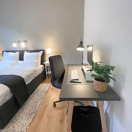 Modern Cozy Apt. -With 2 Tv, Netflix And Work Desk Essen Bagian luar foto